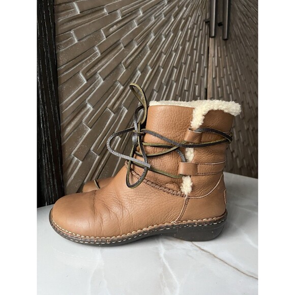 UGG Caspia 1932 Tan Leather Lace Up Ankle Sheepskin Fur Wool Flat Boots Wmn Sz 7 - Picture 2 of 12